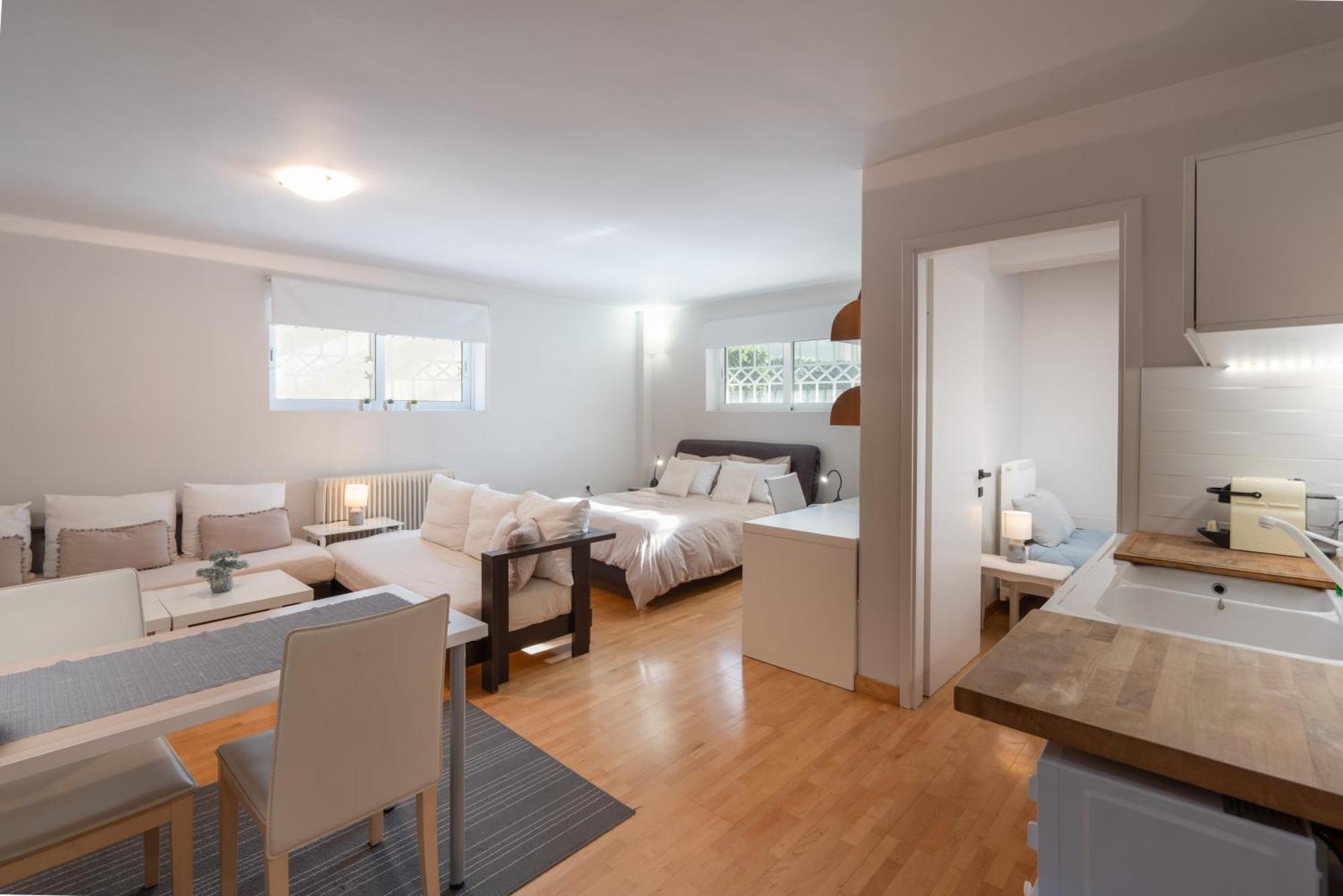 Bright, Cosy Studio Close To Glyfada Beach & Center Atenas Exterior foto