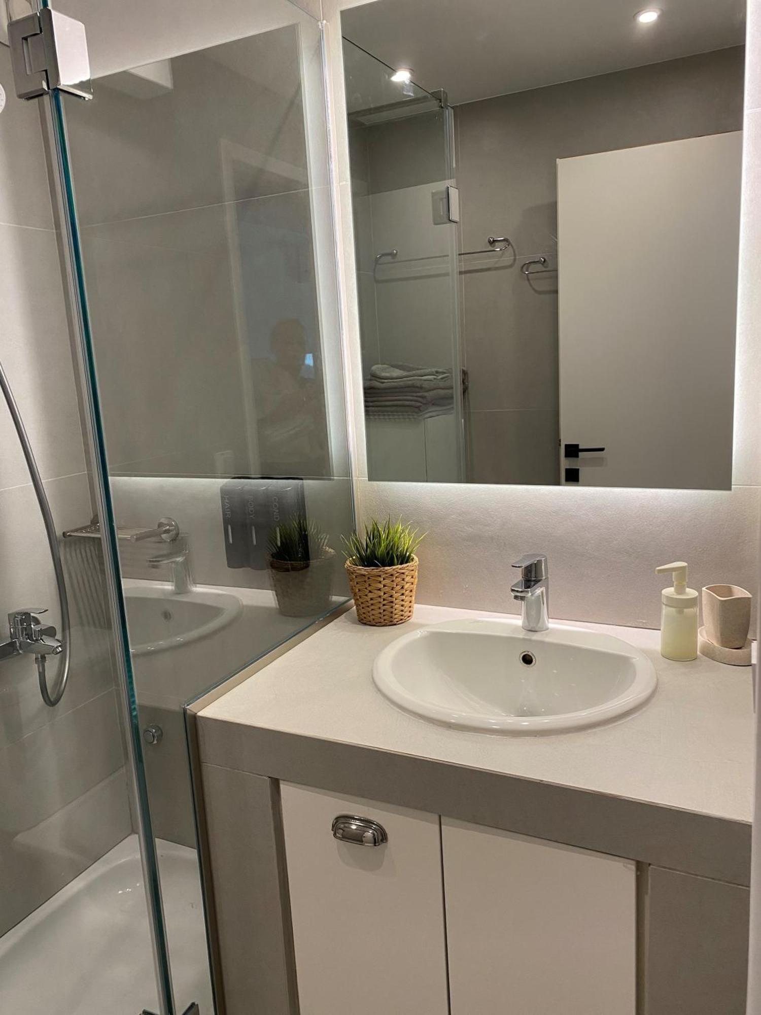 Bright, Cosy Studio Close To Glyfada Beach & Center Atenas Exterior foto